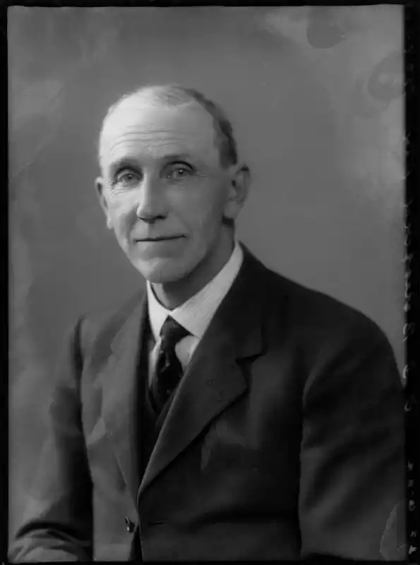 Black and white Photo of Author J.D. Beresford (1873 - 1947)
