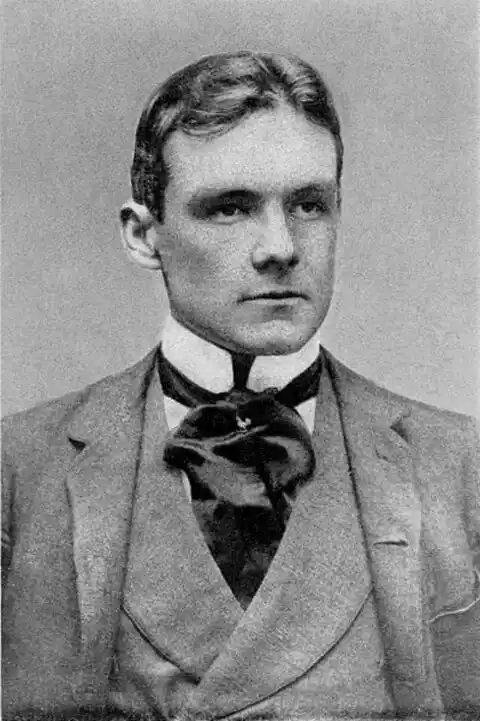 Black and white Photo of Author Richard Harding Davis (1864 - 1916)