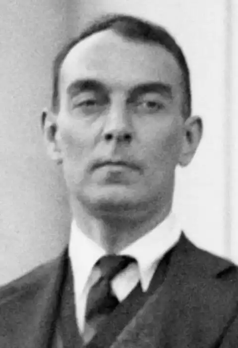 Black and white Photo of Author Ring Lardner (1885 - 1933)